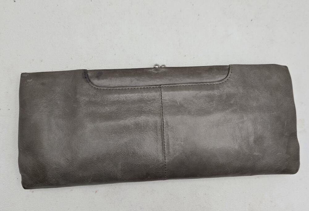 HOBO INTERNATIONAL LAUREN CLUTCH WALLET Kiss Lock Gray Taupe Distressed Leather